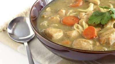 Люта пилешка супа с нудълс
