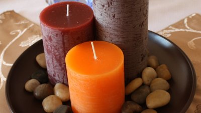 Интересна декорация върху свещи