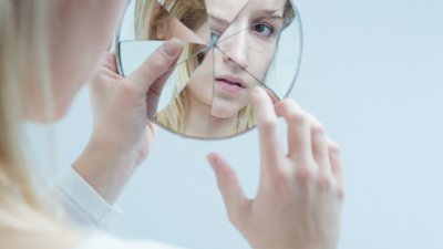 Счупеното огледало носи 7 години лош късмет. Наистина ли?