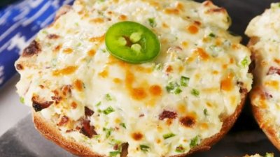 Запечени хлебчета с крема сирене и бекон