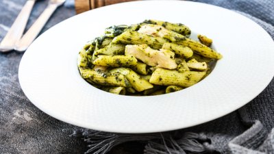 Паста пене с пиле и песто