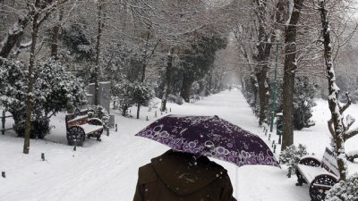 Баби се правят на ангели и плашат минувачите