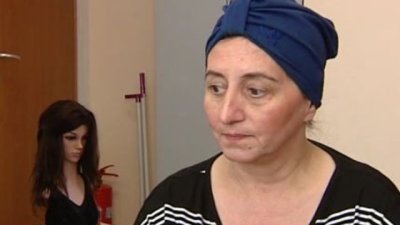 Да дариш косата си за онкоболни (видео)