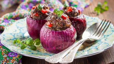 Пълнен лук с кайма