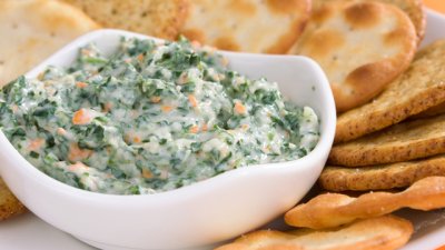 Спаначен дип с майонеза и кестени