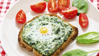 Здравословен тост със спанак и моцарела