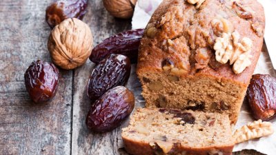 Кекс с фурми и орехи