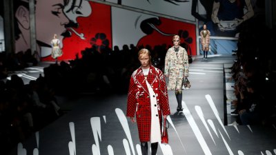 Комикси и принтове в колекцията на Prada за пролет/лято 2018