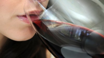 Вълшебна напитка за здраве с чесън и червено вино 