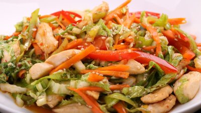 Салата с пиле терияки