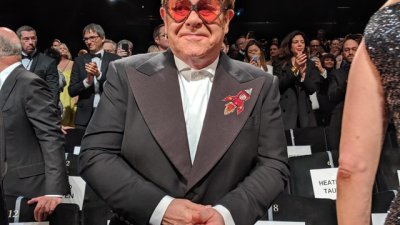 Елтън Джон се просълзи на премиерата на биографичния му филм „Рокетмен“