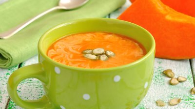 Тиквена крем супа със соев сос и семки