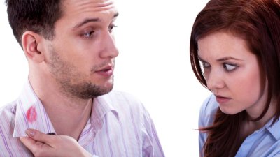 Емоционални знаци, че половинката ви изневерява