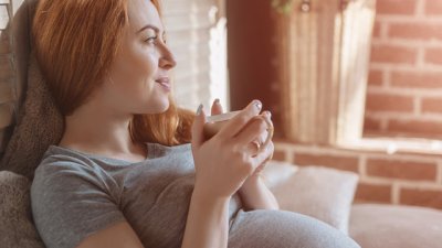 Безопасен ли е чаят от джинджифил през бременността?