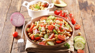 Бърза салата с нахут и авокадо (диетична рецепта)