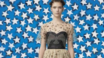 Valentino  с магическа колекция със звезди