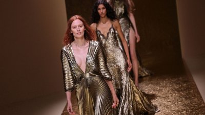 Златист и сребрист блясък за пролет/лято 2026 от Roberto Cavalli (+Снимки)