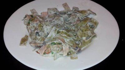 Паста с гъби, сметана, лук и шунка