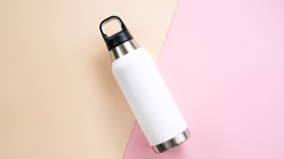Важността на бутилка за вода за многократна употреба – хидратация, устойчивост и удобство