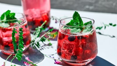 Най-полезните напитки, които можем да пием по време на ваканция