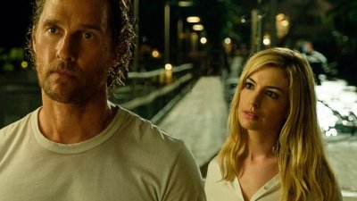 Матю Макконъхи и Ан Хатауей във „Фатално затишие“