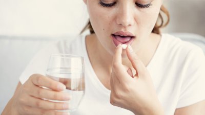 Защо не трябва да дъвчете хапчетата преди да ги преглътнете 