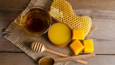 Как пчелният восък прави кожата по-красива и здрава