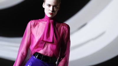 Ефирни материи и ярки цветове в колекцията на Yves Saint Laurent 