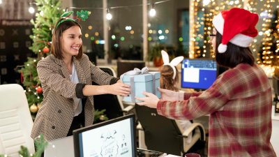 Коледни неволи в офиса или как Orange Gifts спасява празниците