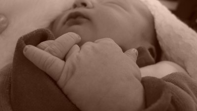 Актовете за раждане вече ще са на 3 езика