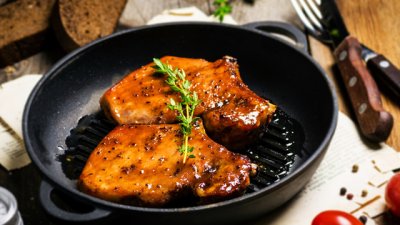 Мариновани пържоли с кафява захар 