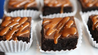 Брауни със солен карамел