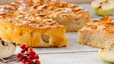 Богат кекс с ябълки и смокини 