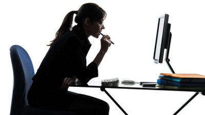 Причини за възникване на гръбначни изкривявания и неправилна стойка