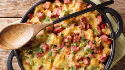 Печено с шунка, зеленчуци и кашкавал 