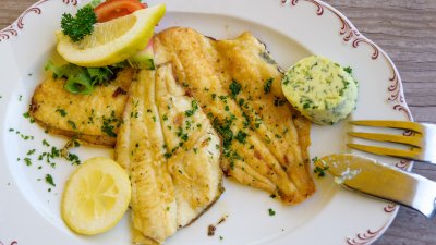 Филе от писия с ароматни билки