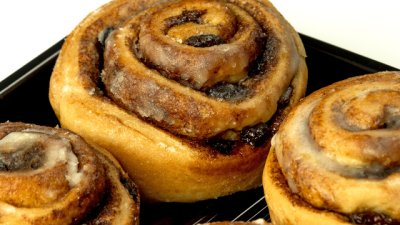 Канелени рулца с ядки и бутертесто