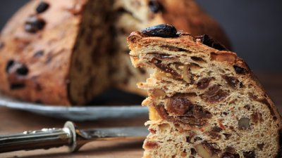 Сладък хляб със стафиди и смокини