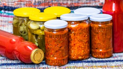 Зимнината на баба – рецепти за туршии, лютеници и сладка