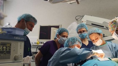 Специалисти от ВМА направиха уникална операция за отстраняване на карцином