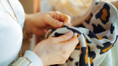 6 прости начина да се отървете от молците в гардероба