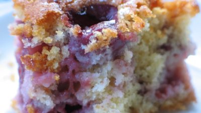 Кекс със сини сливи