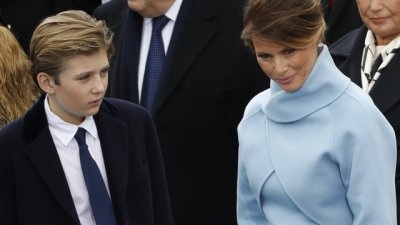 Мелания Тръмп и синът й няма да живеят в Белия дом