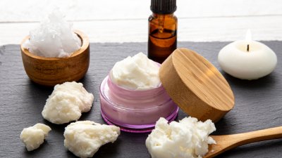 Домашен крем с масла за подхранване на кожата след излагане на слънце