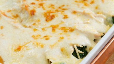 Хрупкаво пилешко върху канапе