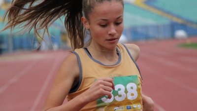 Деца пробягаха миля в подкрепа на египетския лешояд