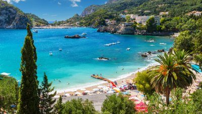 Корфу – лазурен рай, обгърнат в зеленина 