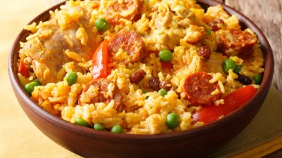 Паеля с пиле и чоризо 