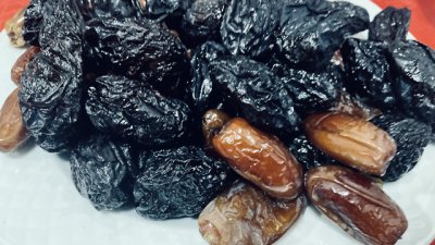Сушени сливи или сушени фурми - кое е по-здравословно? 