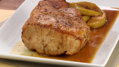 Свинско филе с ябълков сос и шери 